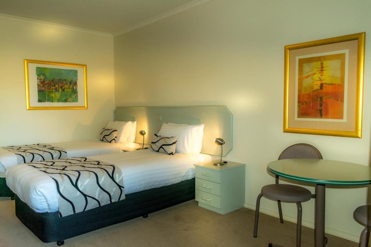 Deniliquin Country Club Motor Inn Buitenkant foto