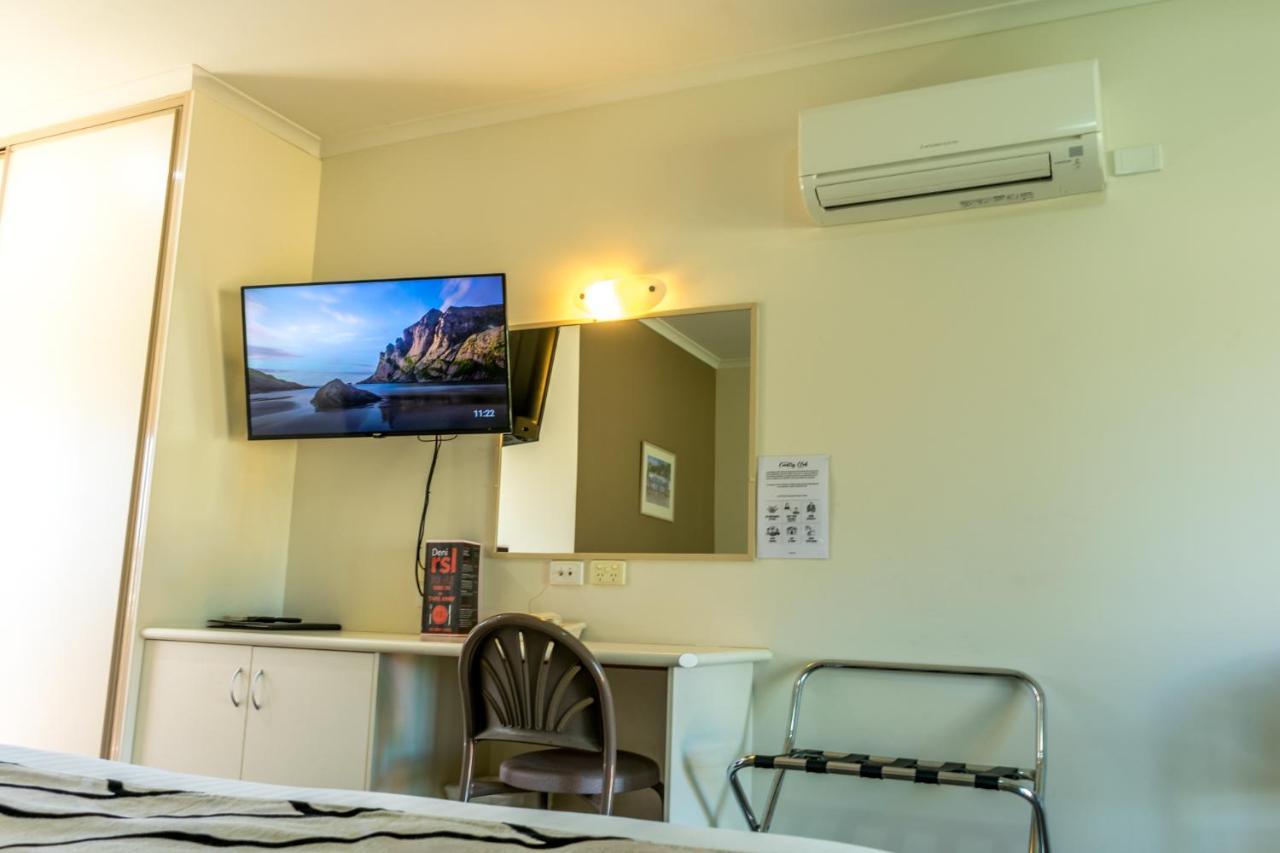 Deniliquin Country Club Motor Inn Buitenkant foto