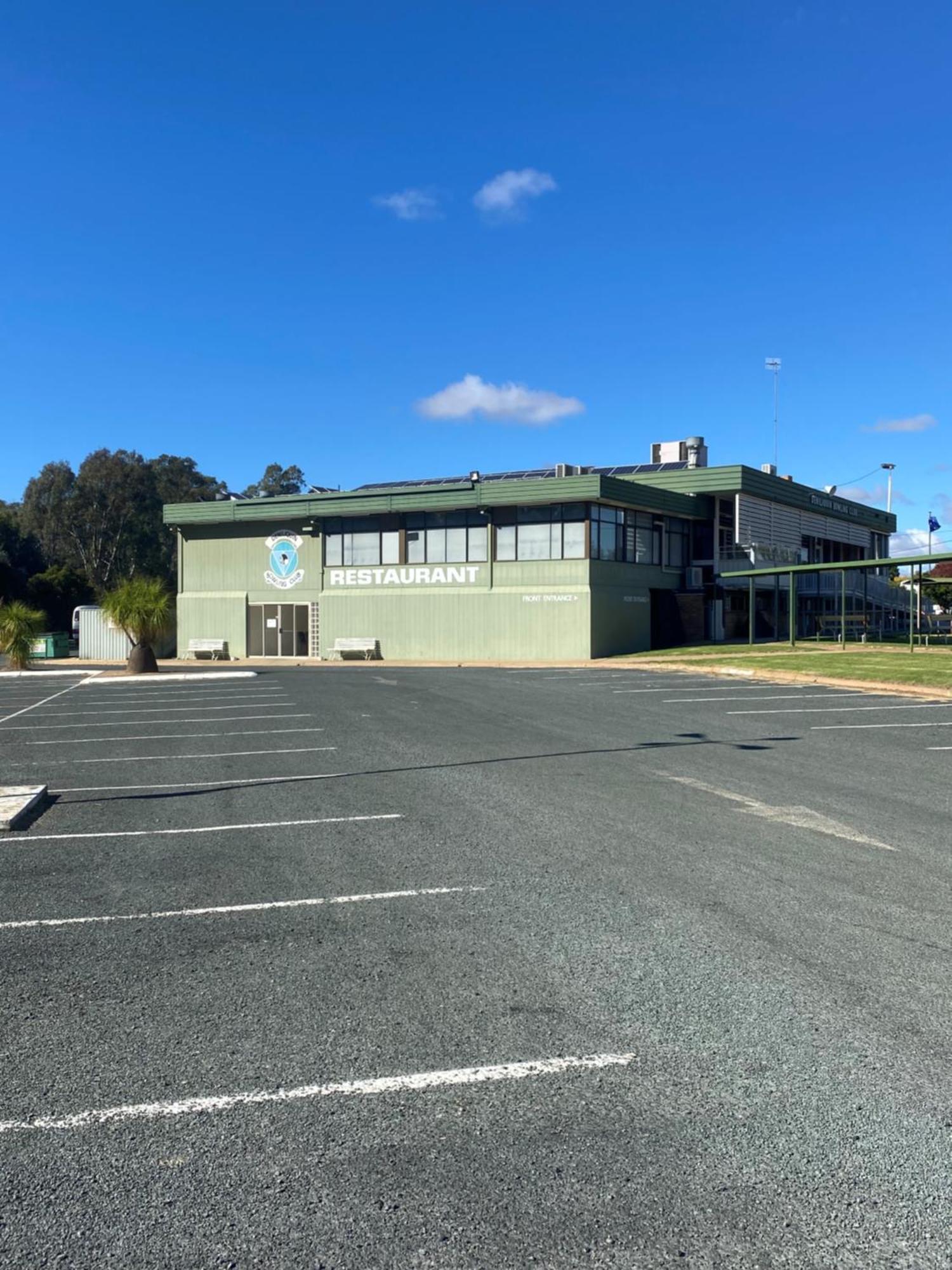 Deniliquin Country Club Motor Inn Buitenkant foto