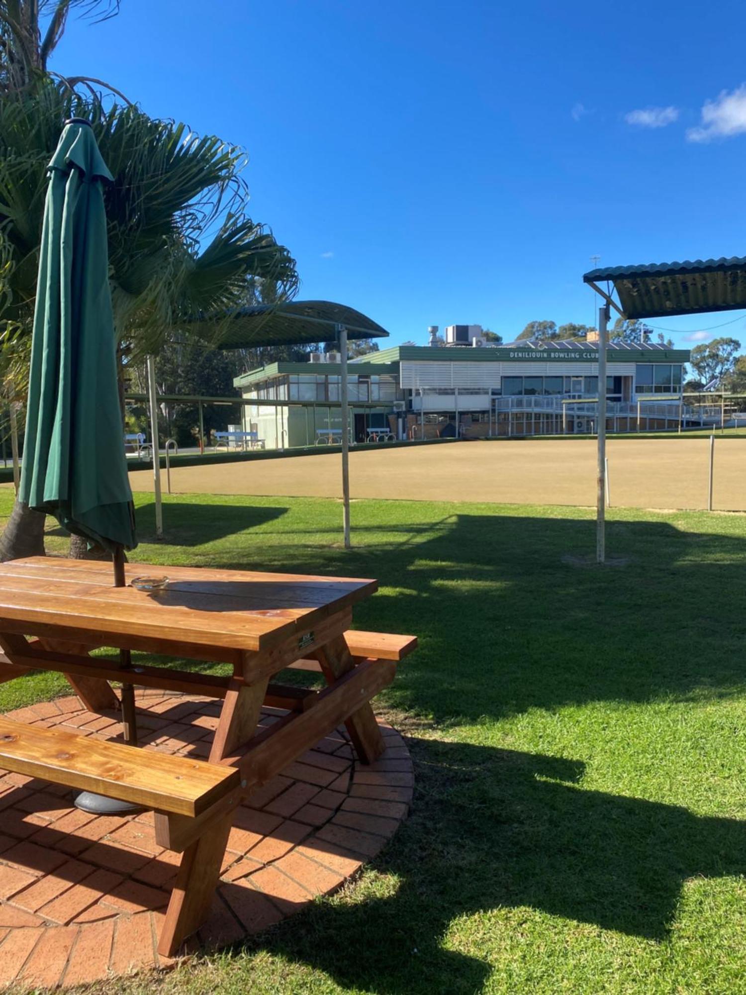 Deniliquin Country Club Motor Inn Buitenkant foto