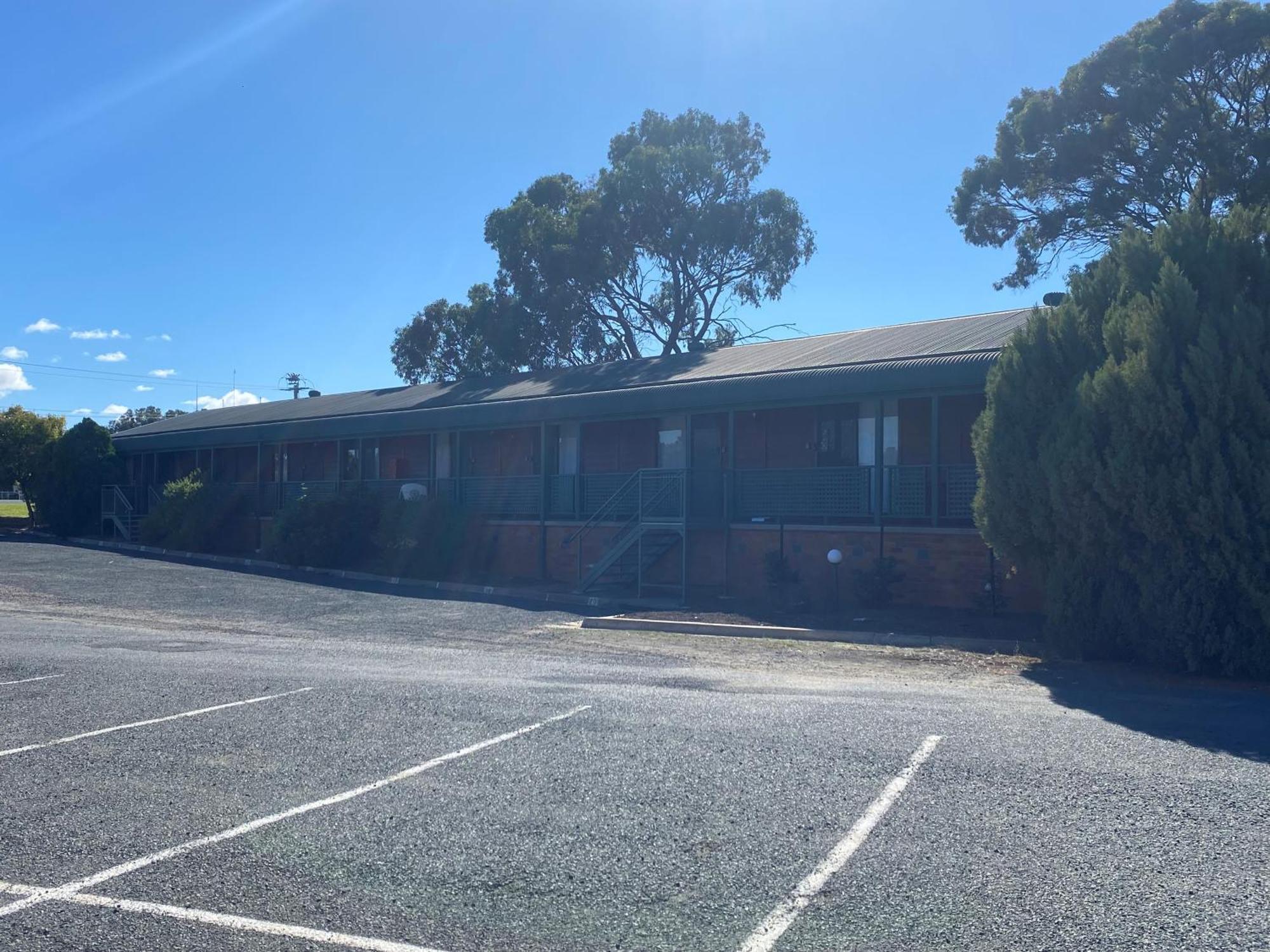 Deniliquin Country Club Motor Inn Buitenkant foto