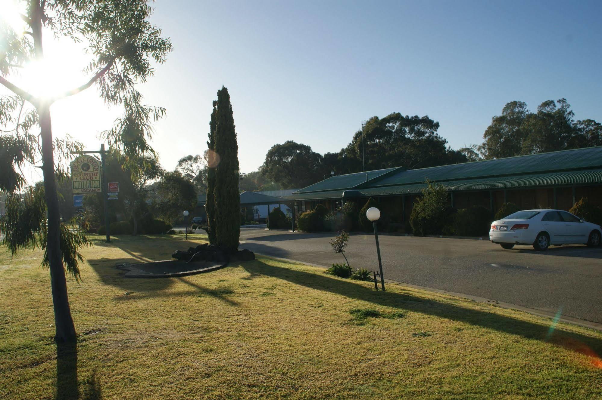 Deniliquin Country Club Motor Inn Buitenkant foto